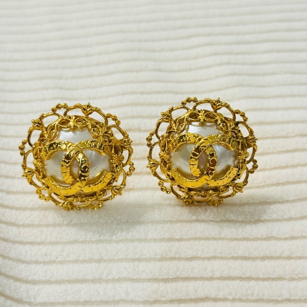 Chanel Vintage Gold Pearl Clip-On Earrings EUC - Beautiful Statement Piece